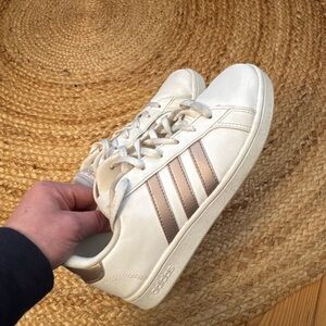adidas Kids Sneakers in White and Gold